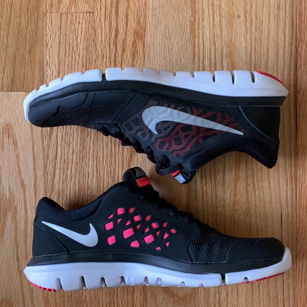 Women's Nike Sneakers Size 7.5 - Picture 3 of 6